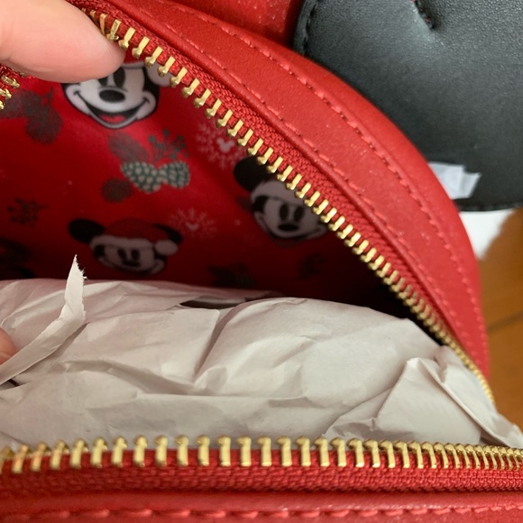 Santa Mickey Mouse Loungefly backpack - Picture 3 of 3